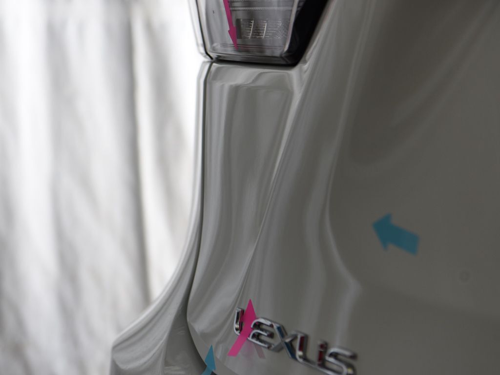 レクサス RX300 バックドアのデントリペア前