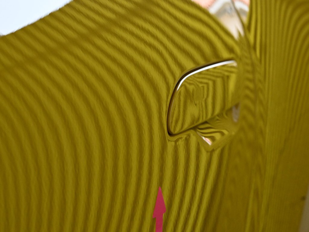 ポルシェ911-992 Carrera4S カブリオレ 左ドアのデントリペア後 ラインボードの基準で確認